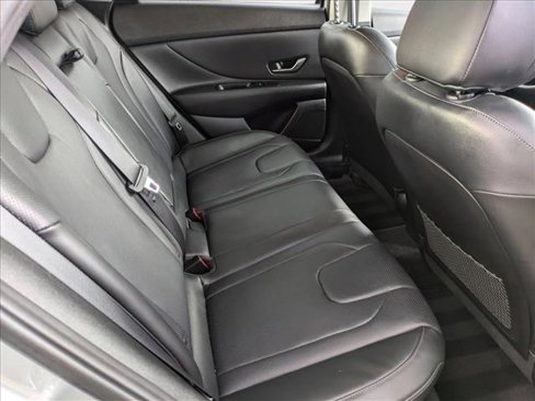 Used 2022 Hyundai Elantra Limited image 18