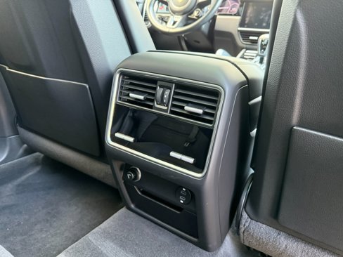 Used 2021 Porsche Cayenne Turbo S image 35