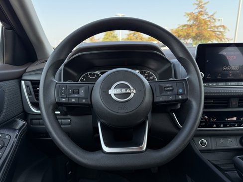 Used 2023 Nissan Rogue SV image 14