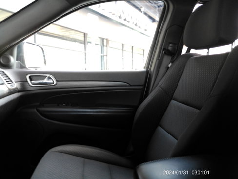 Used 2019 Jeep Grand Cherokee Laredo image 37