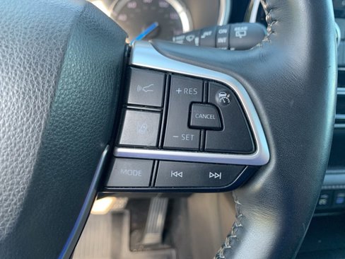 Used 2022 Toyota Highlander XLE image 30