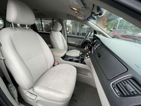 Used 2021 Kia Sedona LX image 14