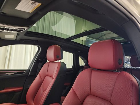 Used 2025 Porsche Macan image 22