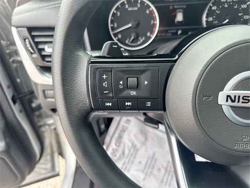 Used 2021 Nissan Rogue SV image 31