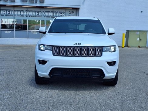 Used 2018 Jeep Grand Cherokee Altitude image 2