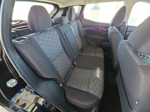 Used 2018 Nissan Rogue Sport SV image 26