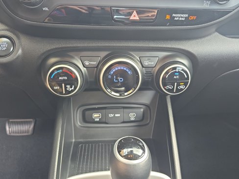 Used 2024 Hyundai Venue SEL image 15