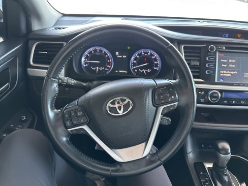 Used 2019 Toyota Highlander XLE image 11