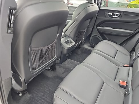 Used 2020 Volvo XC60 T5 Momentum w/ Protection Package Premier image 16