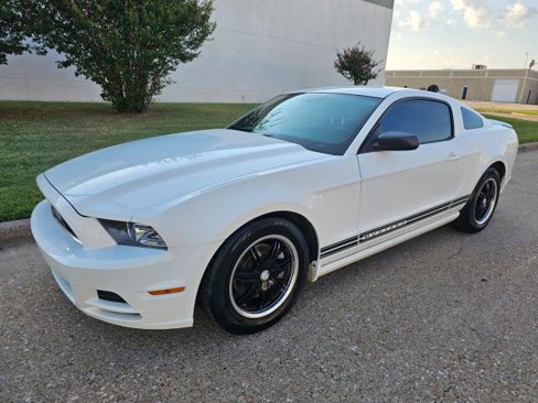 Used 2013 Ford Mustang Coupe image 2