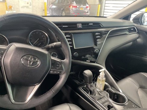 Used 2018 Toyota Camry XLE image 10