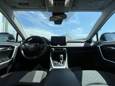 Used 2022 Toyota RAV4 XLE image 10