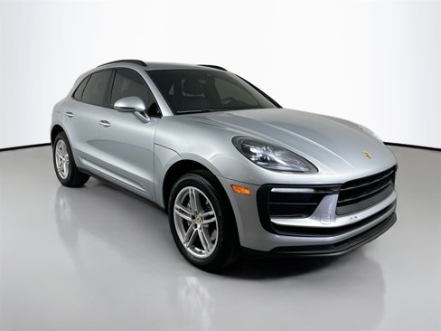 Certified 2022 Porsche Macan image 9
