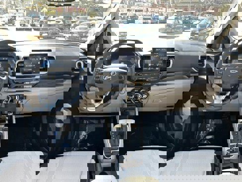 New 2025 Hyundai Venue SEL image 44