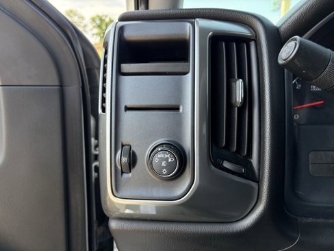 Used 2018 Chevrolet Silverado 1500 LT w/ Texas Edition image 21