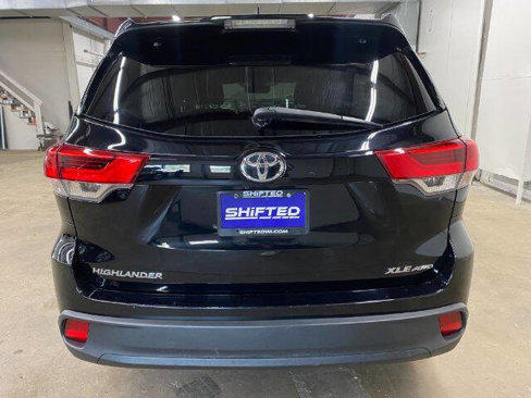 Used 2019 Toyota Highlander XLE image 4