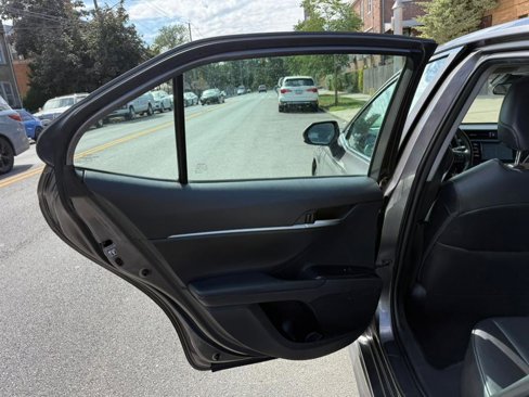 Used 2018 Toyota Camry SE w/ Moonroof Package image 20