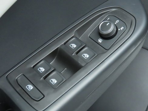 Certified 2025 Volkswagen Taos SE w/ Black Wheel Package image 24