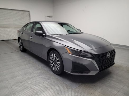 Used 2024 Nissan Altima 2.5 SV image 13