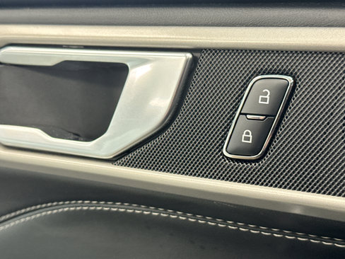 Used 2024 Ford Explorer XLT image 18