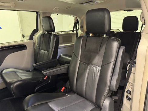 Used 2011 Chrysler Town & Country Limited w/ Trailer Tow Group image 27