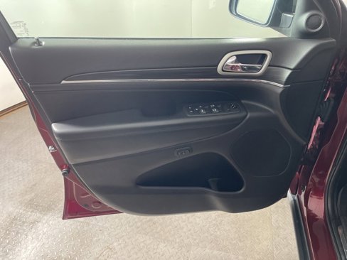 Used 2020 Jeep Grand Cherokee Limited w/ Luxury Group II image 19