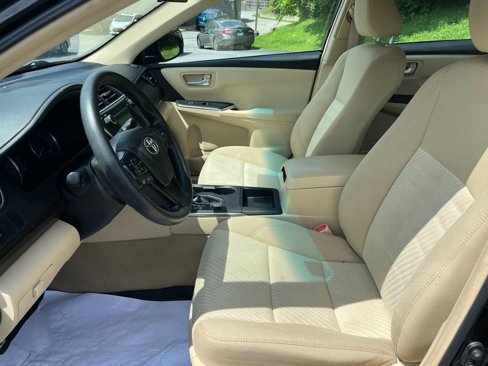 Used 2016 Toyota Camry LE image 24