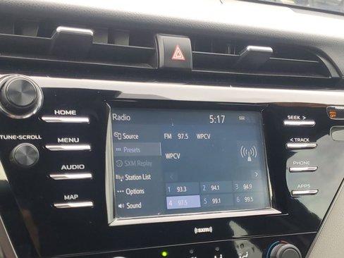 Used 2020 Toyota Camry L image 17