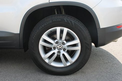 Used 2017 Volkswagen Tiguan S image 38