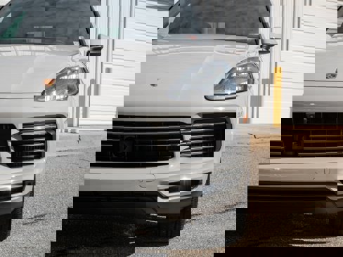 Certified 2022 Porsche Cayenne Platinum Edition image 12