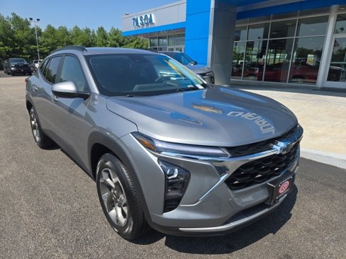 New 2025 Chevrolet Trax LT w/ Driver Confidence Package image 1
