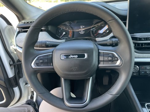Certified 2024 Jeep Compass Latitude image 38