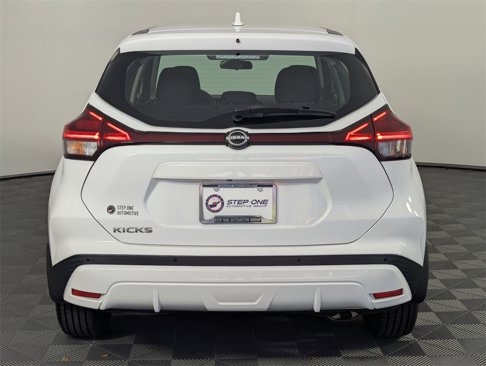 Used 2022 Nissan Kicks S image 6