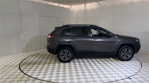 Used 2019 Jeep Cherokee Trailhawk w/ Cold Weather Group image 9