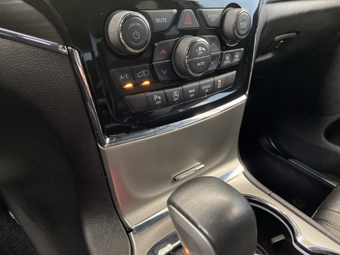 Used 2021 Jeep Grand Cherokee Limited image 16