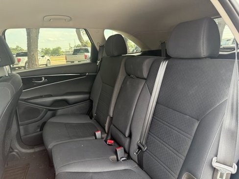 Used 2019 Kia Sorento LX image 10