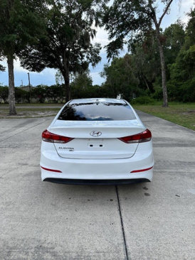 Used 2017 Hyundai Elantra SE image 3
