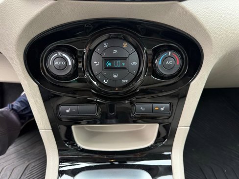 Used 2015 Ford Fiesta Titanium image 22