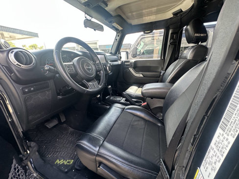 Used 2012 Jeep Wrangler Unlimited Rubicon image 7