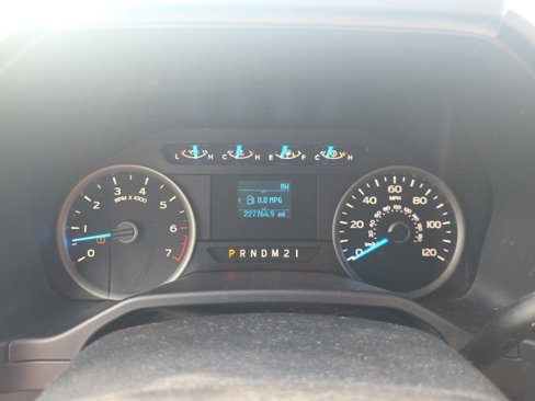Used 2015 Ford F150 XLT image 16