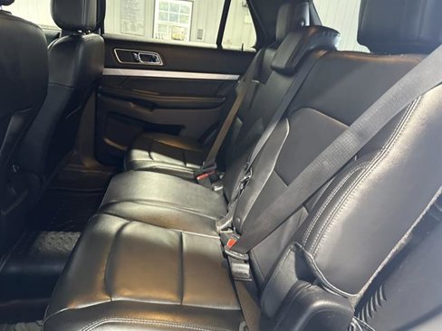 Used 2016 Ford Explorer XLT w/ Equipment Group 202A image 18