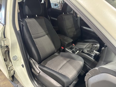 Used 2017 Nissan Rogue SV image 9