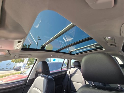 Used 2017 Volkswagen Golf Alltrack S image 24