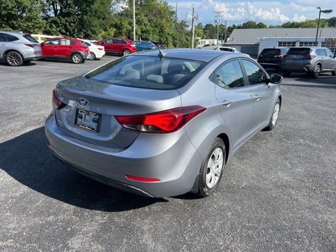 Used 2016 Hyundai Elantra SE image 5
