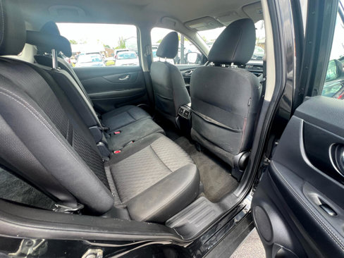 Used 2018 Nissan Rogue S image 20