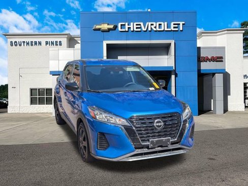 Used 2022 Nissan Kicks S image 1