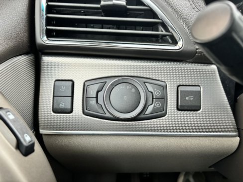 Used 2012 Lincoln MKX AWD image 25
