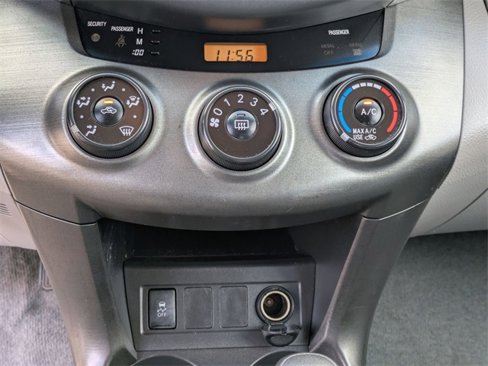 Used 2012 Toyota RAV4 4WD image 18