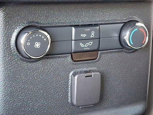 Used 2019 Ford Explorer XLT w/ Equipment Group 202A image 12