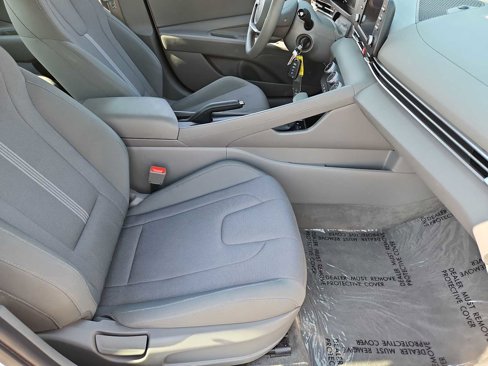 Certified 2024 Hyundai Elantra SE image 19